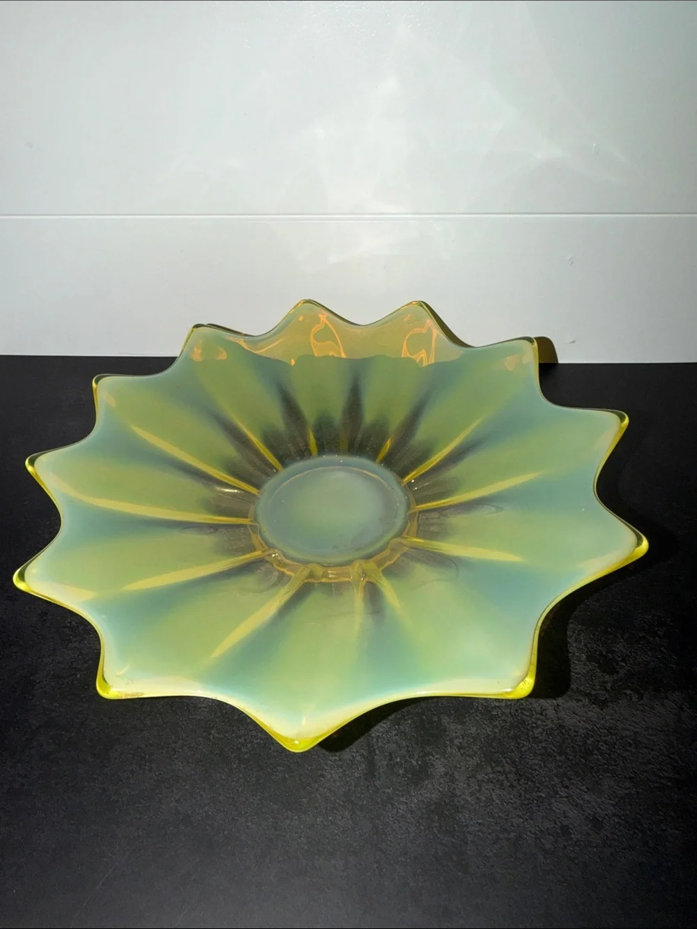 Uranium yellow glass plate